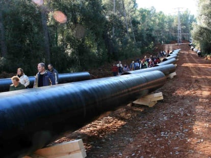 Caminata de protesta contra las obras de construcci&oacute;n en un tramo del gasoducto.