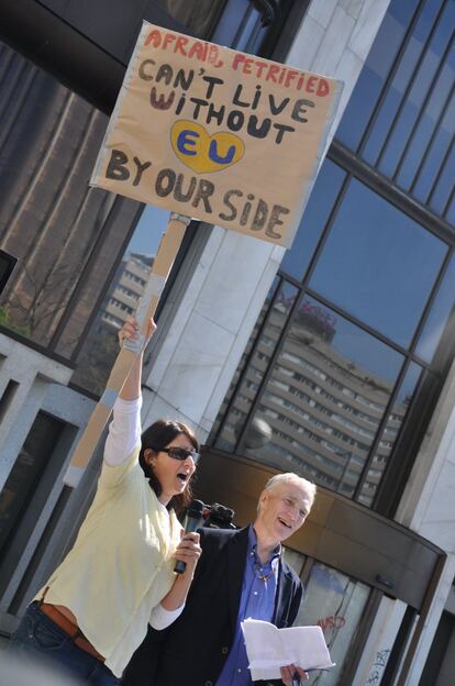 A protestor offers a Brexit-themed rendition of “I Will Survive.”