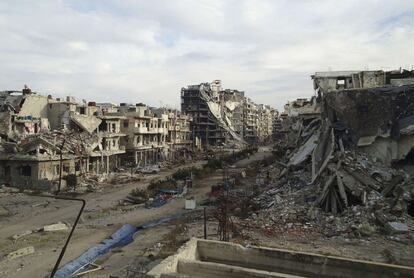 Edificios dañados y escombros en la zona sitiada de Homs.