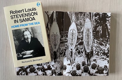 Libros de la colección de Hugo Pratt, que se exponen en Suiza.