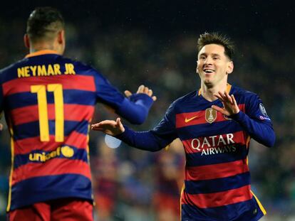 Messi felicita Neymar pel seu gol.