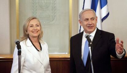 Hillary Clinton y Benjam&iacute;n Netanyahu, en Jerusal&eacute;n. 