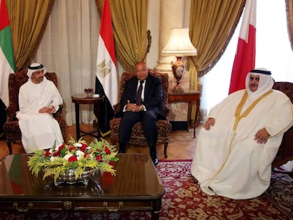 El ministro de Asuntos Exteriores de Arabia Saudí, de EAU, de Egipto y de Bahréin, este miércoles en El Cairo.