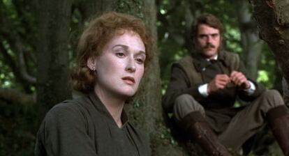 'La mujer del teniente francés' (1981), de Karel Reisz. Fue nominada como mejor actriz por su interpretación de una mujer que ha sido abandonada y mantiene un romance con otro caballero (Jeremy Irons, en la imagen).