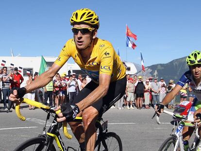 Wiggins, de amarillo, con Nibali, en la etapa de la Toussuire del Tour 2012.