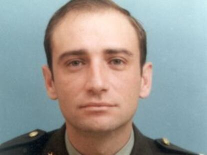 Un veterinario alabado por el teniente coronel
