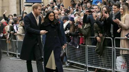 Su primer acto oficial tras el anuncio de su boda fue en Nottingham, donde visitaron un centro de prevención y lucha contra el sida y un programa de ayuda a niños desfavorecidos. Allí recibieron un gran baño de masas.