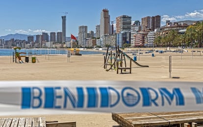 Las playas de Benidorm estn cerradas, solo una parte est abierta al deporte y a los nadadores federados en horario restringido. El motivo es que no puede garantizar la seguridad ni la distancia fsica.