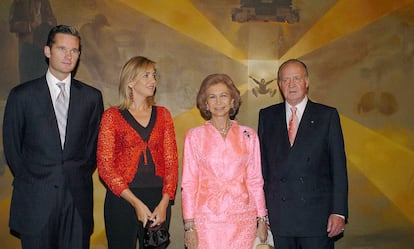 Don Juan Carlos y doña Sofia, con la infanta Cristina y su esposo, Iñaki Urdangarín, en 2004.