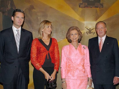 Don Juan Carlos y doña Sofia, con la infanta Cristina y su esposo, Iñaki Urdangarín, en 2004.