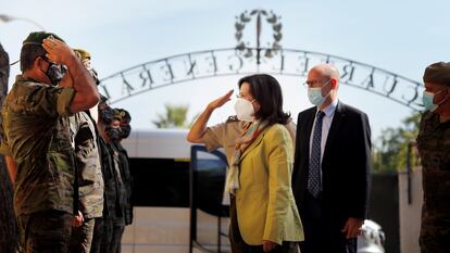 La ministra de Defensa, Margarita Robles, visita la sede del Mando de Operaciones Especiales (MOE) en Alicante para conocer de primera mano la labor realizada por el personal de la unidad durante la operación de evacuación de personal en Afganistán.