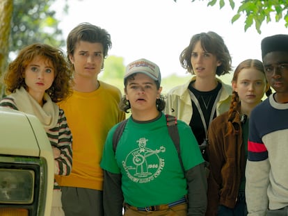 Natalia Dyer, Joe Keery, Gaten Matarazzo, Maya Hawke, Sadie Sink y Caleb McLaughlin, en la cuarta temporada de 'Stranger Things'.