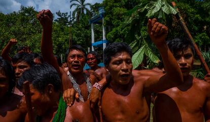 Indígenas Wajãpi protestam contra Temer.