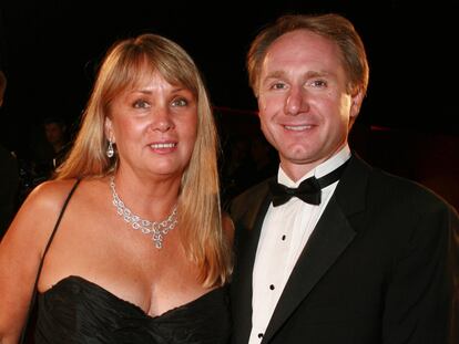 Dan Brown y su entonces esposa Blythe Brown durante la fiesta del estreno mundial de 'El Código da Vinci'  en Cannes (Francia)