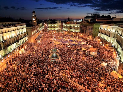 La Puerta del Sol de Madrid, en pleno estallido del movimiento 15-M, en marzo de 2011.