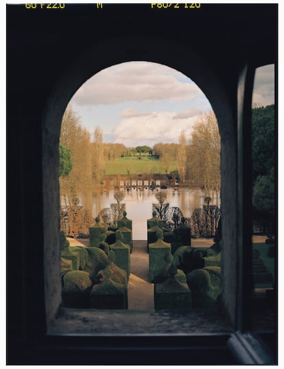 Los jardines de Thir, con su estanque al fondo de la casa, son escenario del festival de msica barroca que William Christie organiza cada mes de agosto en la localidad.   