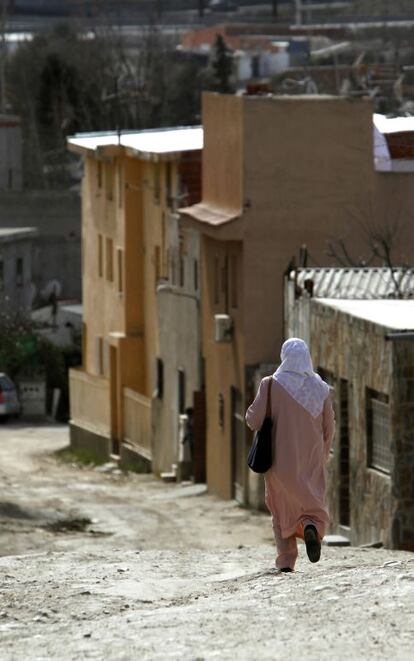 Vecina de la Cañada paseo por una calle del sector 5, donde viven la mayoría de los inmigrantes árabes.