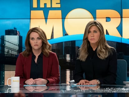 Reese Witherspoon y Jennifer Aniston, en 'The Morning Show'.