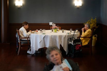 Mujeres en un asilo, en abril de 2020 en Nueva York.