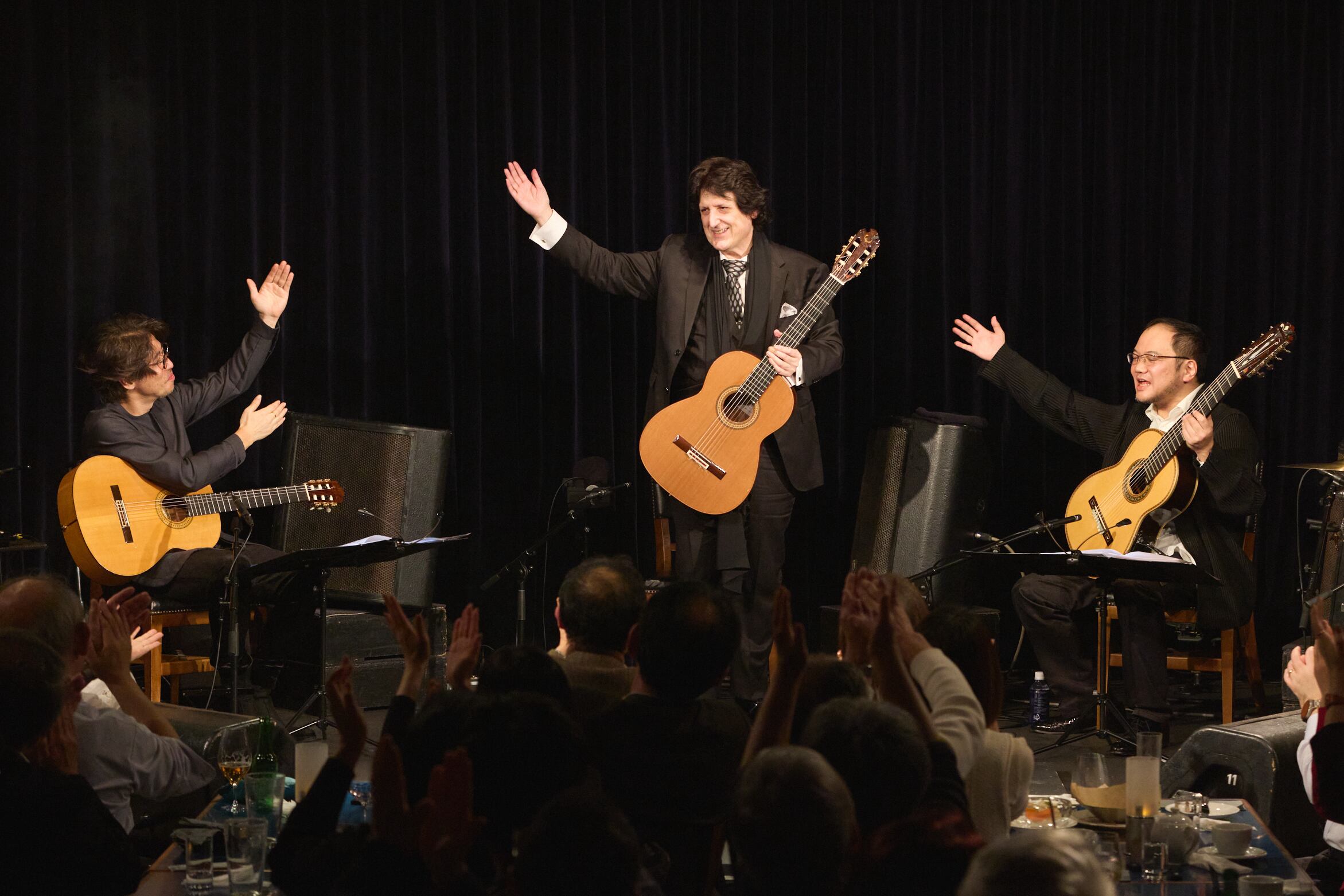 El guitarrista Cañizares y los maestros del flamenco japonés se funden en el templo del jazz de Tokio