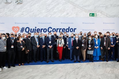 Foto de familia de los empresarios impulsores del del Corredor Mediterráneo, en el Ifema de Madrid.