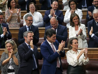 El líder del Partido Popular, Alberto Núñez Feijóo, era aplaudido por la bancada popular en el Congreso, durante el debate de investidura celebrado el 29 de septiembre.