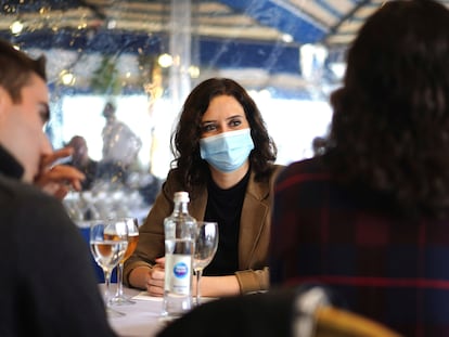 Isabel Díaz Ayuso participa en un encuentro con jóvenes de 'S'ha acabat'.