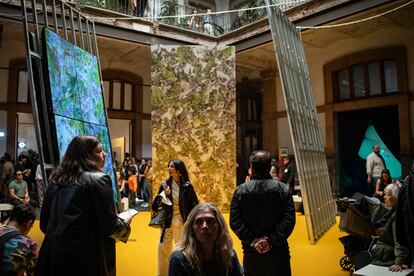 Asistentes en las exposiciones de Salón Acme