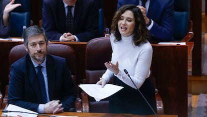 Isabel Díaz Ayuso, junto a Miguel Ángel García Martín, en la sesión de control en la Asamblea de Madrid este jueves.