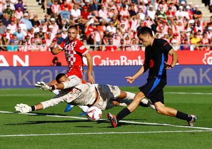 Pedri marca el cuarto gol del Barcelona ante el Girona en Montilivi.