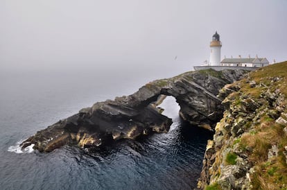 Faro de la isla de Bressay, a cuatro kilómetros al suroeste de Lerwick.