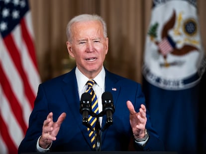 Washington (United States), 04/02/2021.- US President Joe Biden makes a foreign policy speech at the State Department in Washington, DC, USA, 04 February 2021. Biden announced that he is ending US support for the Saudi'Äôs offensive operations in Yemen. (Estados Unidos) EFE/EPA/JIM LO SCALZO