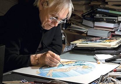 Milo Manara de Ulysse trabajando en una de las ilustraciones que decoran los diez nuevos relojes de Ulysse Nardin.