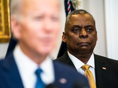 Lloyd Austin junto a Joe Biden, en enero de 2023 en Washington.