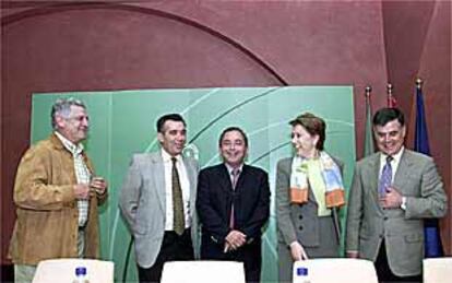 De izquierda a derecha, Rafael Álvarez Colunga, Julio Ruiz, Manuel Pastrana, Magdalena Álvarez y José Antonio Viera.