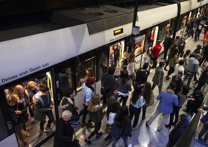 Viajeros de Metrovalencia en una imagen de archivo.