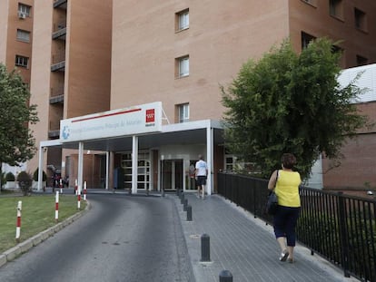 Entrada principal del hospital Príncipe de Asturias de Alcalá de Henares.