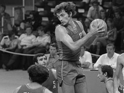 Clifford Luyk, con España ante Polonia en los Juegos de 1972.