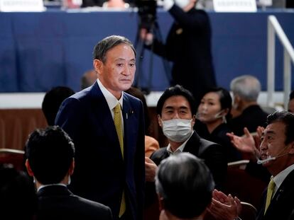 Yoshihide Suga, hasta ahora ministro portavoz y sucesor de Shinzo Abe, este lunes en la sede de su partido en Tokio.