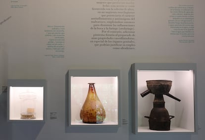 Diferentes objetos expuestos en la exposición "La Botica de Lope".