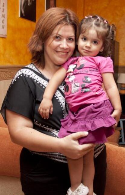 María Ángeles Bleda con su hija Miriam.