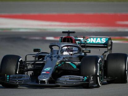 Hamilton, durante las pruebas en Montmeló.