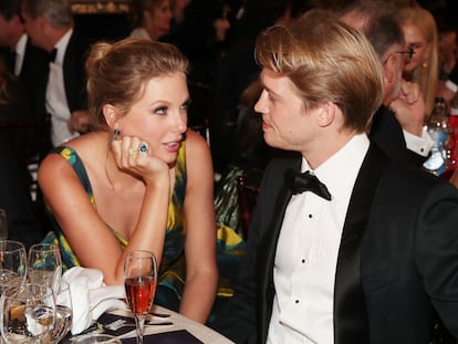 BEVERLY HILLS, CALIFORNIA - JANUARY 05: 77th ANNUAL GOLDEN GLOBE AWARDS -- Pictured: (l-r) Taylor Swift and Joe Alwyn at the 77th Annual Golden Globe Awards held at the Beverly Hilton Hotel on January 5, 2020. -- (Photo by Christopher Polk/NBC/NBCU Photo Bank)