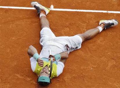 Rafael Nadal, sobre la tierra batida de Montecarlo tras vencer a Djokovic en la final.