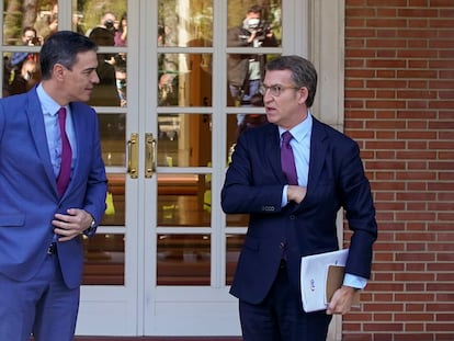 DVD1101 (07/04/2022) El presidente de gobierno Pedro Sánchez recibe al nuevo líder de la oposición Alberto Núñez Feijóo en el palacio de la Moncloa en Madrid. ANDREA COMAS
