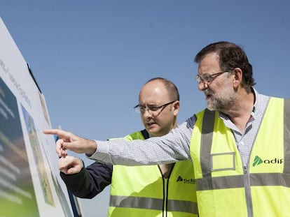 Visita de Rajoy a las obras del AVE a Galicia en 2015.
