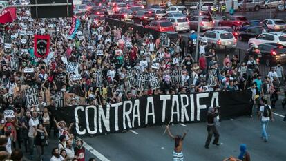 Manifestantes na zona leste de São Paulo.