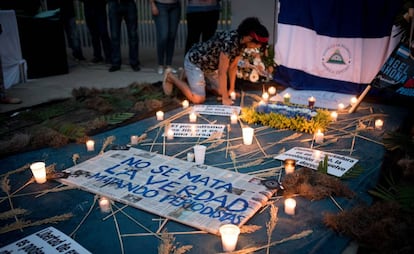 Altar en Managua en honor al periodista Ángel Gahona.