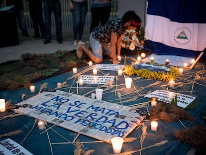 Altar em Manágua em homenagem ao jornalista Ángel Gahona.