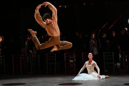 Albert Hernández y Débora Martínez, en un ensayo de 'El loco'.